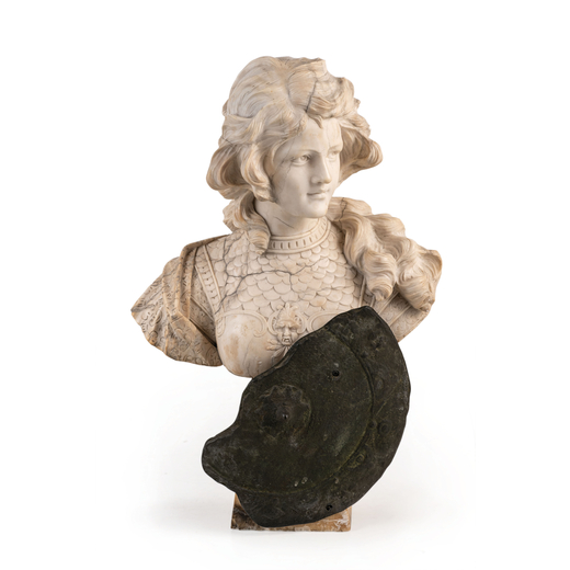 SCULTURA IN ALABASTRO, XIX-XX SECOLO raffigurante forse Giovanna dArco con scudo in bronzo patinato;