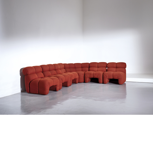 MANIFATTURA ITALIANA   6 Grande divano modulare. Legno, tessuto imbottito. Italia anni 70.<br>cm 72x