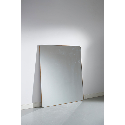 MANIFATTURA ITALIANA Specchio da parete. Ottone, legno, cristallo specchiato. Italia anni 50.<br>cm 
