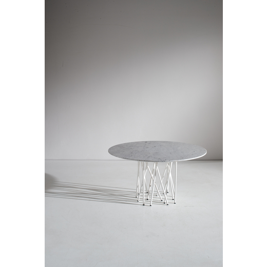 MARCO COLOMBO Tavolino modello Octopus. Metallo laccato, marmo di Carrara. Produzione Arflex 2007.<b