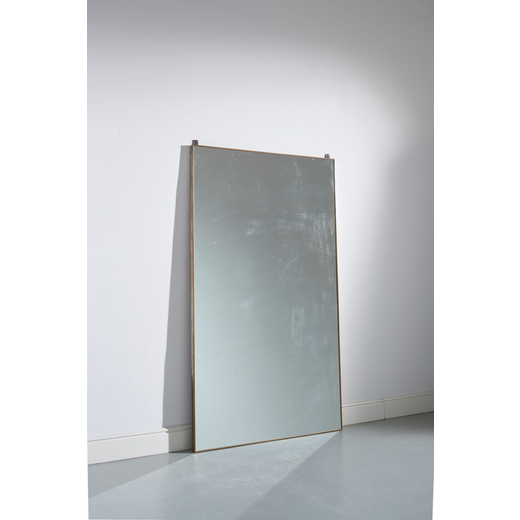 MANIFATTURA ITALIANA Specchio da parete. Ottone, legno, cristallo specchiato. Italia anni 50.<br>cm 