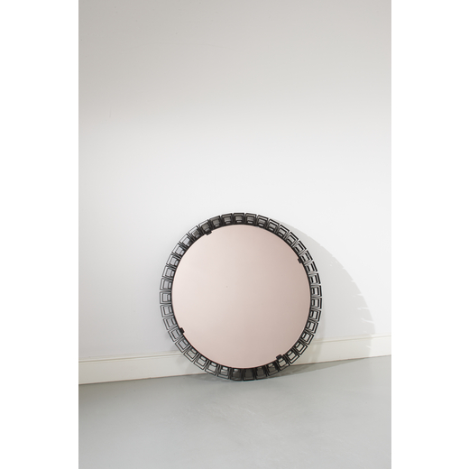 MANIFATTURA ITALIANA Specchio. Metallo, cristallo colorato e specchiato. Italia anni 60. <br>Diametr