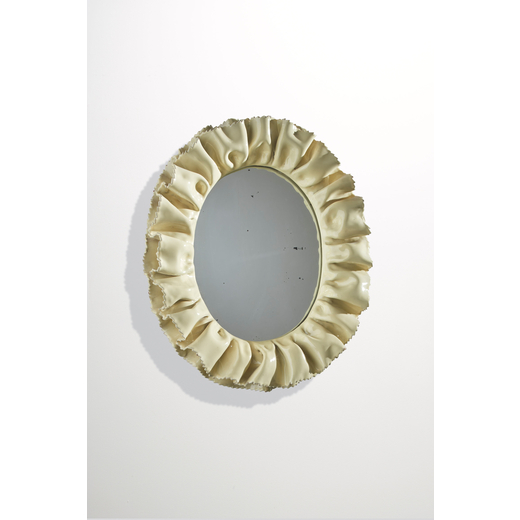 MANFITTURA ITALIANA Specchio. Ceramica smaltata, vetro specchiato. Italia anni 50.<br>cm 50x43x8