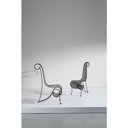 ANDRE DUBREUIL (ATTRIB. A) Coppia di sedie. Metallo curvato e verniciato. Francia anni 60.<br>cm 107