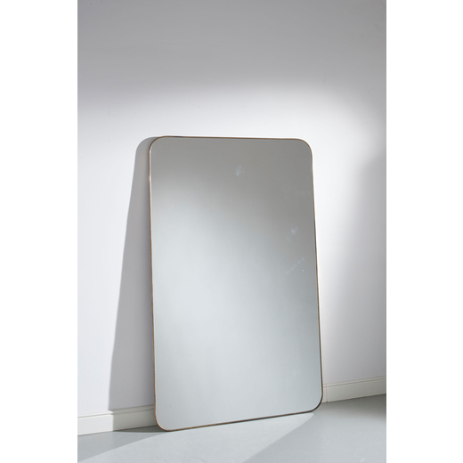 Grande specchio con bordo in ottone MANIFATTURA ITALIANA<br>Specchio da parete. Ottone, legno, crist