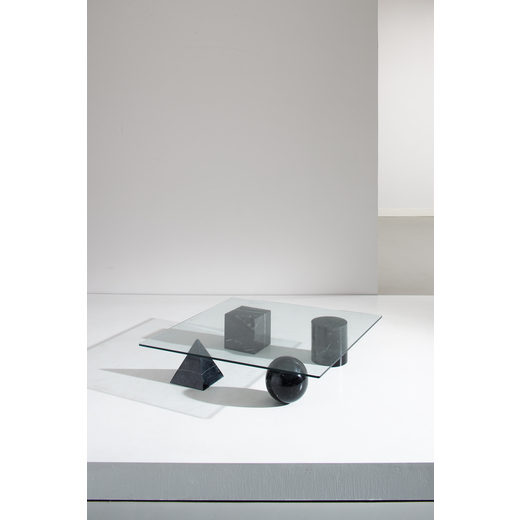 MASSIMO & LELLA VIGNELLI Tavolino modello Metafora. Marmo, cristallo molato. Produzione Casigliani 1