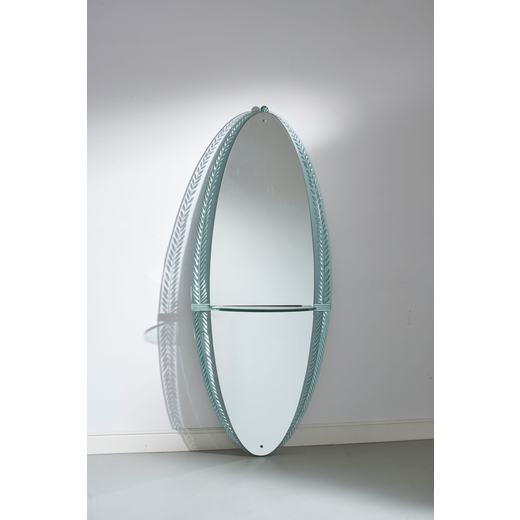 MANIFATTURA ITALIANA Specchio da parete. Legno nobilitato, cristallo molato, cristallo inciso e spec