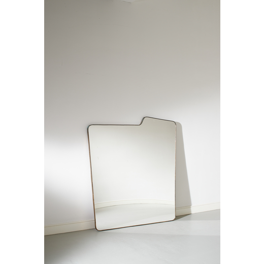 MANIFATTURA ITALIANA Specchio. Ottone, cristallo specchiato. Italia anni 50. <br>cm 141x130