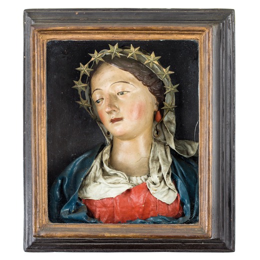 RILIEVO IN CARTAPESTA, XIX SECOLO raffigurante busto della Vergine entro teca in legno ebanizzato; u
