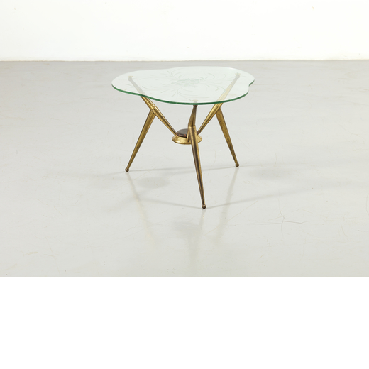 MANIFATTURA ITALIANA   Tavolino. Ottone, cristallo molato ed inciso. Italia anni 50.<br>cm 45x60