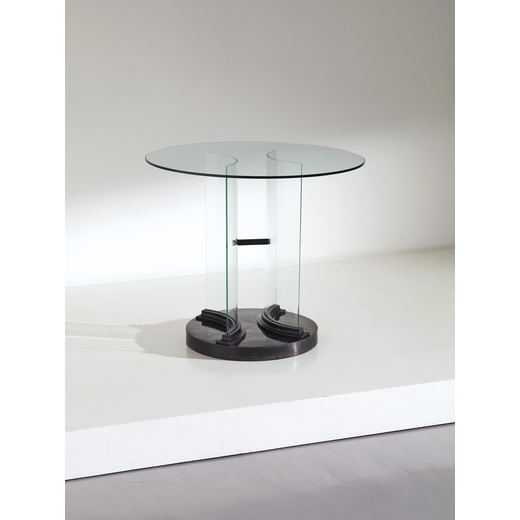 PIETRO CHIESA (ATTRIB. A)    Tavolino. Legno di noce ebanizzato, cristallo curvato e molato, metallo