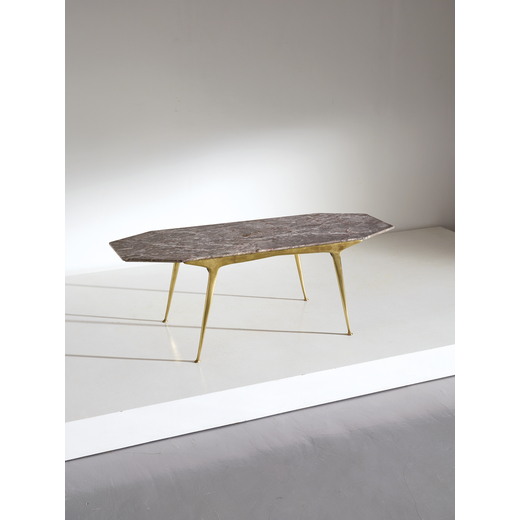 CESARE LACCA (ATTRIB. A)    Tavolino. Ottone massiccio, marmo. Italia anni 50.<br>cm 43x120x44