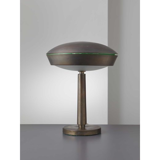 FONTANA ARTE (ATTRIB. A) Lampada da tavolo anni 50. Ottone brunito, alluminio verniciato, vetro stam