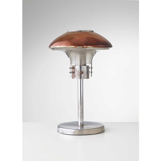 MANIFATTURA ITALIANA Lampada da tavolo anni 30. Metallo cromato, vetro<br>altezza cm 52