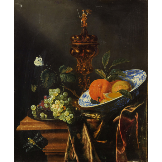 PITTORE OLANDESE DEL XVIII-XIX SECOLO Natura morta con uva, piatto con arancio, farfalla e bicchiere