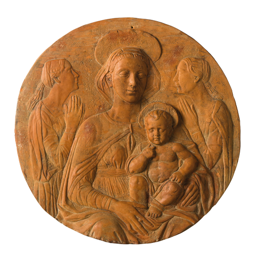 RILIEVO IN TERRACOTTA, XIX SECOLO raffigurante Madonna col Bambino e due figure femminili; usure, ro