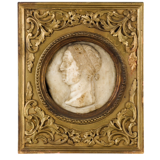 RILIEVO IN MARMO, XVIII SECOLO raffigurante profilo di imperatore entro cornice in legno dorato non 