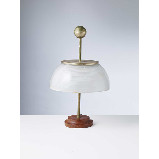 SERGIO MAZZA Lampada da tavolo, Artemide anni 60. Legno, ottone nichelato, vetro pressato<br>cm 50x3
