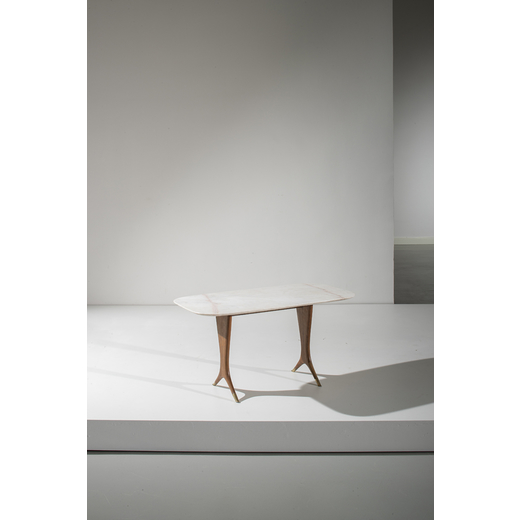GUGLIELMO ULRICH (ATTRIB. A) Tavolino. Legno di frassino, ottone, marmo. Italia anni 50.<br>cm 48x91