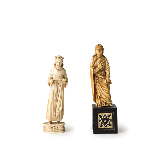DUE FIGURE IN AVORIO, XIX SECOLO raffiguranti un santo e una santa su base in legno; difetti<br>Sant
