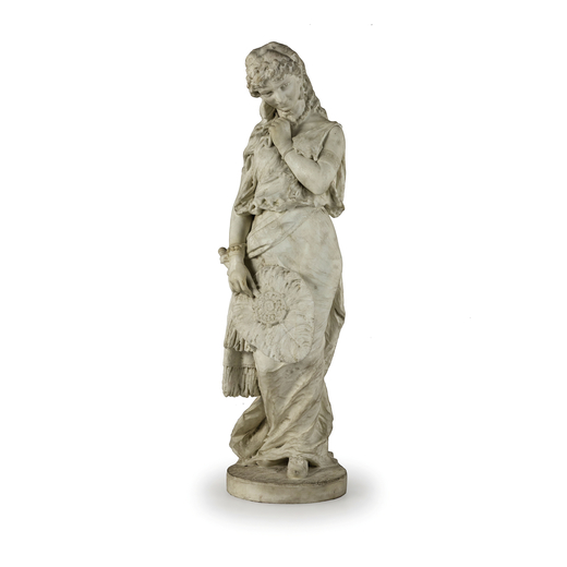 SCULTURA IN MARMO, XIX-XX SECOLO  raffigurante figura femminile con ventaglio, firmata in basso F.Vi