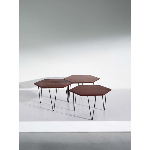 GIO PONTI (3) Tre tavolini. Tondino metallico smaltato, legn di teak. Produzione ISA anni 50. Etiche