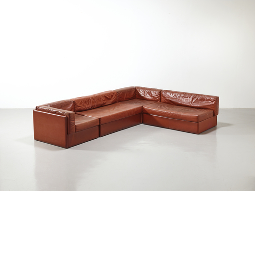 M.I.M.  4 Grande divano componibile a quattro elementi. Legno nobilitato, skai imbottito. Produzione