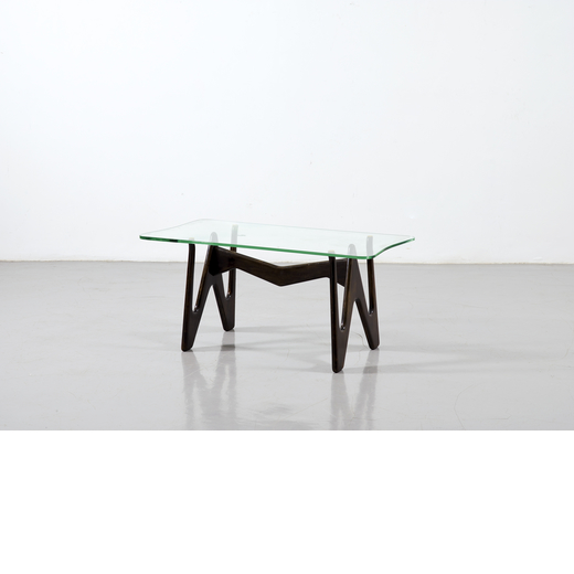MANIFATTURA ITALIANA   Tavolino. Legno, crustallo molato. Italia anni 50.<br>cm 46x100x50