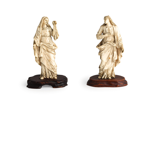 DUE FIGURE IN AVORIO SU BASI LIGNEE, XVIII SECOLO  raffigurante la Vergine e San Giovanni della Croc