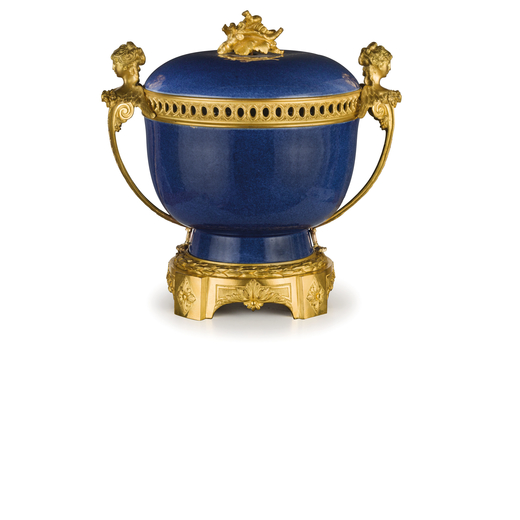 COPPA CON COPERCHIO IN PORCELLANA BLU, PROBABILMENTE CINA, XVIII-XIX SECOLO montata in bronzo dorato
