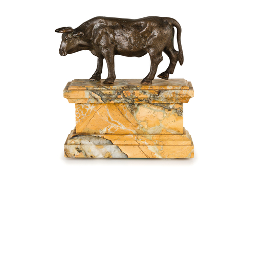 SCULTURA IN BRONZO A PATINA SCURA, XIX-XX SECOLO<br>raffigurante toro su base a plinto in marmo gial
