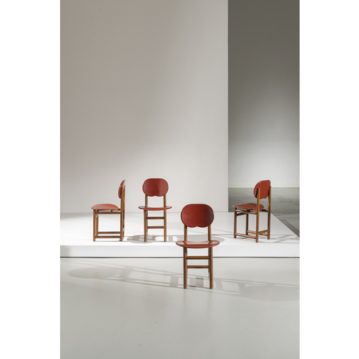 AFRA & TOBIA SCARPA Quattro sedie della serie New Harmony. Legno di noce filettato in legno ebanizza