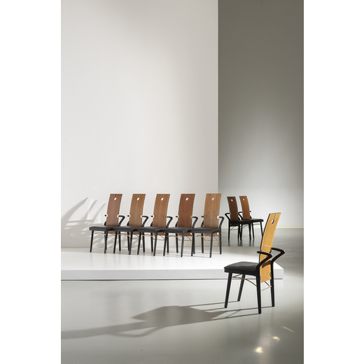 PIERRE CARDIN Otto sedie. legno laccato, ottone, compensato curvato, vinilpelle imbottito. Italia an