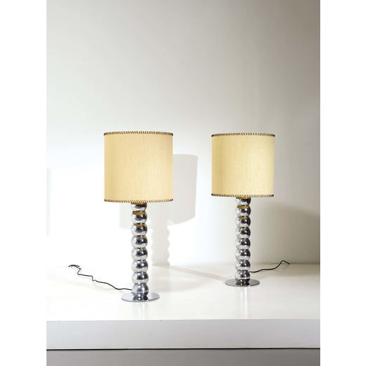 MANIFATTURA ITALIANA  2 Due grandi lampade da tavolo. Metallo cromato, metallo smaltato. Italia anni