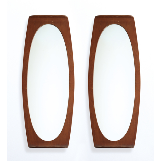 FRANCO CAMPO & CARLO GRAFFI   2 Coppia di specchi. Multistrato curvato, legno di teak, cristallo spe