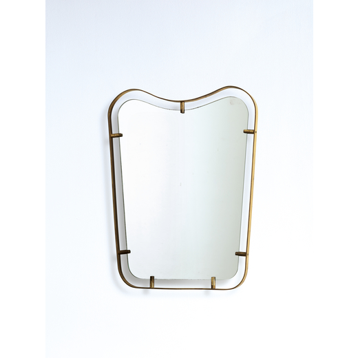 FONTANA ARTE    Specchio da parete. Ottone, cristallo specchiato. Produzione Fontana Arte anni 50.<b