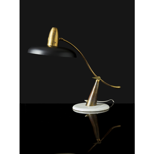 LUMEN    Lampada da tavolo. Marmo, ottone, alluminio smaltato. Produzione Lumen 1950 ca.<br>cm 41x25