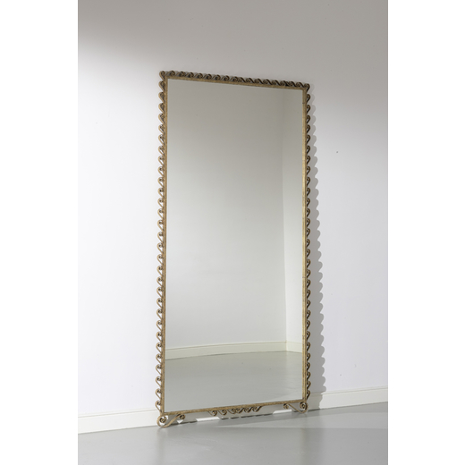 MANIFATTURA ITALIANA Grande specchio. Ferro battuto dorato e lavorato a caldo, cristallo specchiato.