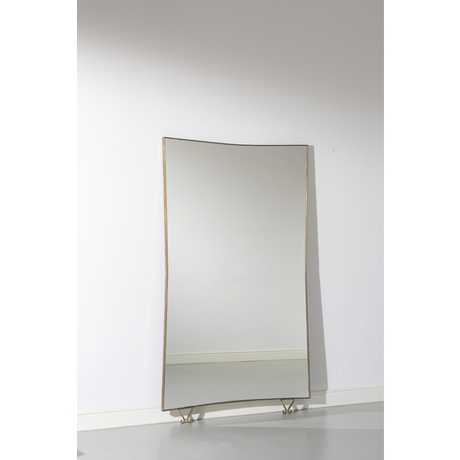 MANIFATTURA ITALIANA Grande specchio. Ottone, cristallo specchiato. Italia anni 50.<br>cm 194x121