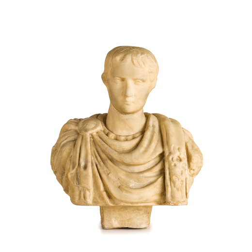 SCULTURA IN MARMO, XVIII-XIX SECOLO raffigurante busto di Cesare; usure, graffi, il collo rotto e re