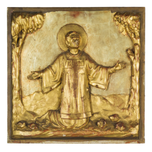RILIEVO IN LEGNO SCOLPITO E DORATO, XVIII-XIX SECOLO raffigurante Santo in adorazione; usure, alcune