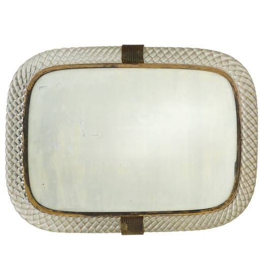 VENINI	 Specchio anni 40. Ottone, vetro ritorto, cristallo specchiato<br>cm 44X58<br>Firma della man