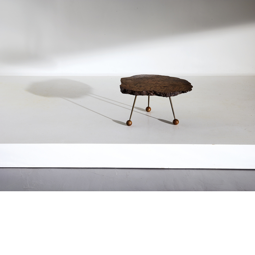 MANIFATTURA AUSTRIACA    Tavolino. Legno tornito, ottone, legno massello. 1960 ca.<br>cm 24x50x43