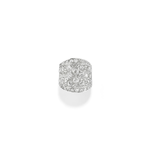 BAGUE JONC EN DIAMANTS En or gris, pavée de diamants taille brillant pour environ 4 cts. Poinçon o